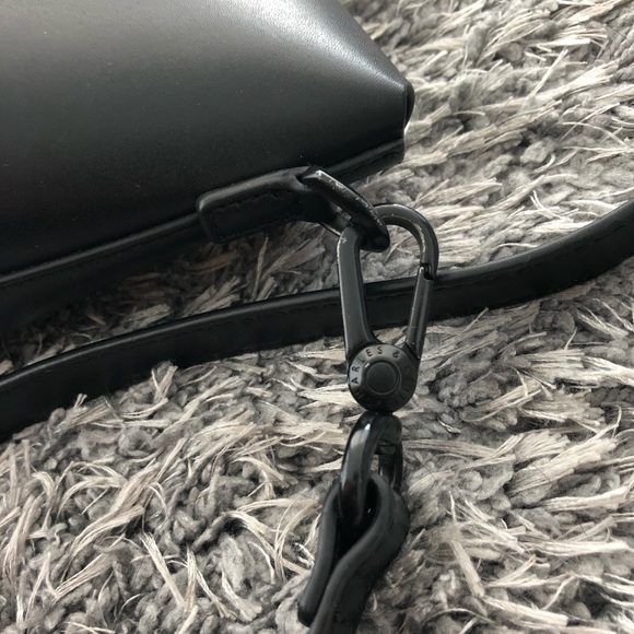 Charles & Kieth shoulder bag / crossbody bag - Picture 6 of 7